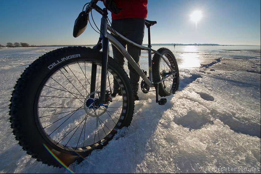 На велосипеде Surly с шипованой резиной по удивительному льду озера Мичиган